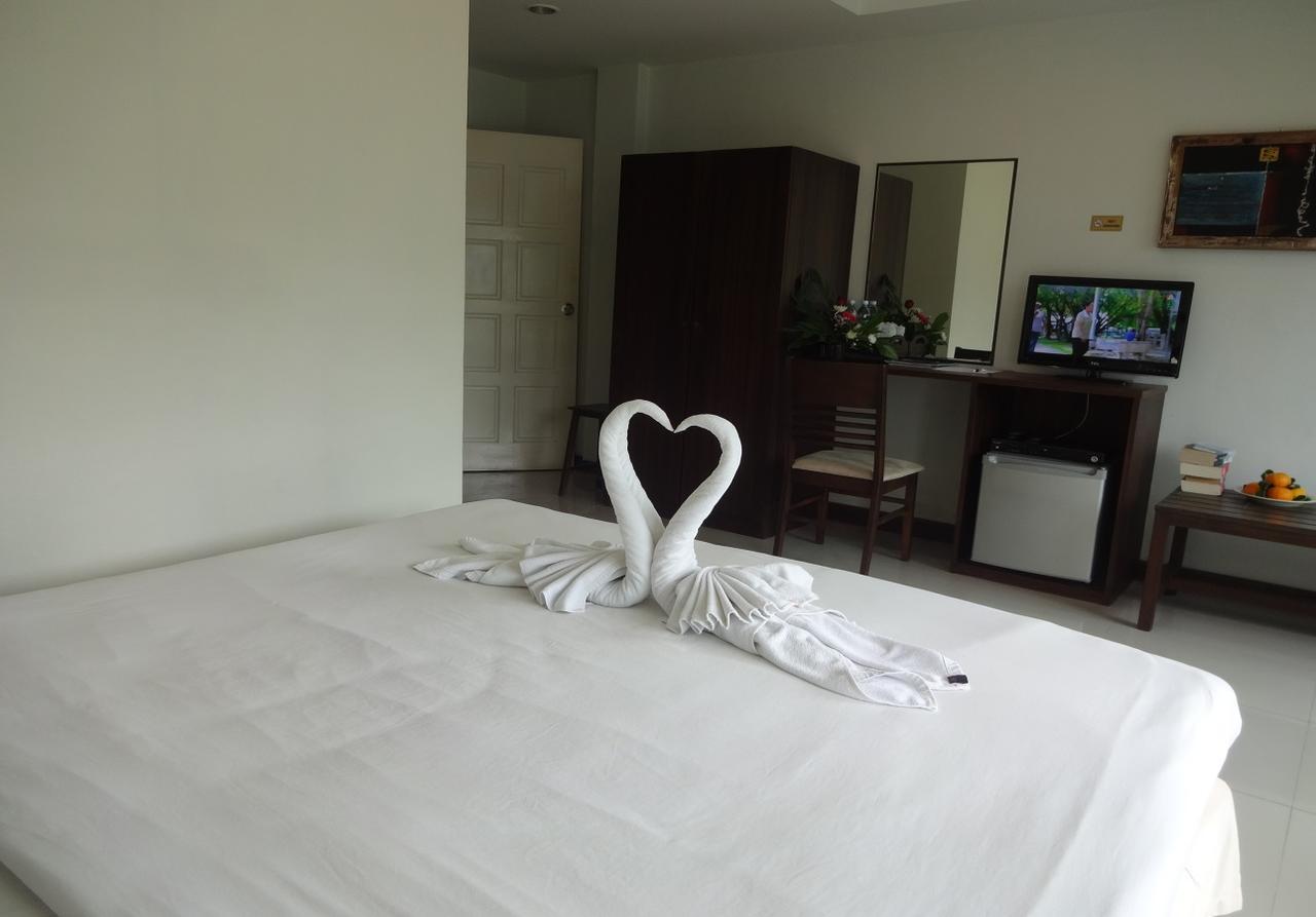 At Home Hotel Patong Buitenkant foto